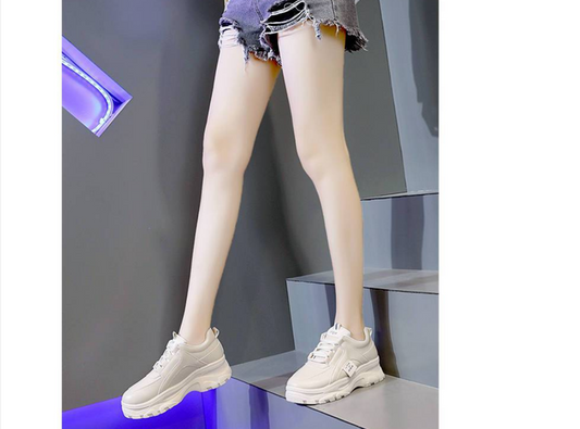 حذاء نسائي رياضي