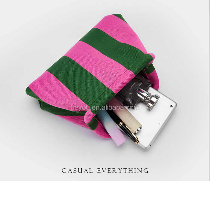 حقيبة كلاتش مخططة باللون الوردي والأخضر أنيقة للنساء