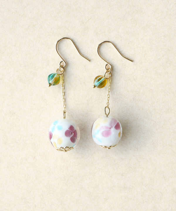 Women's earrings