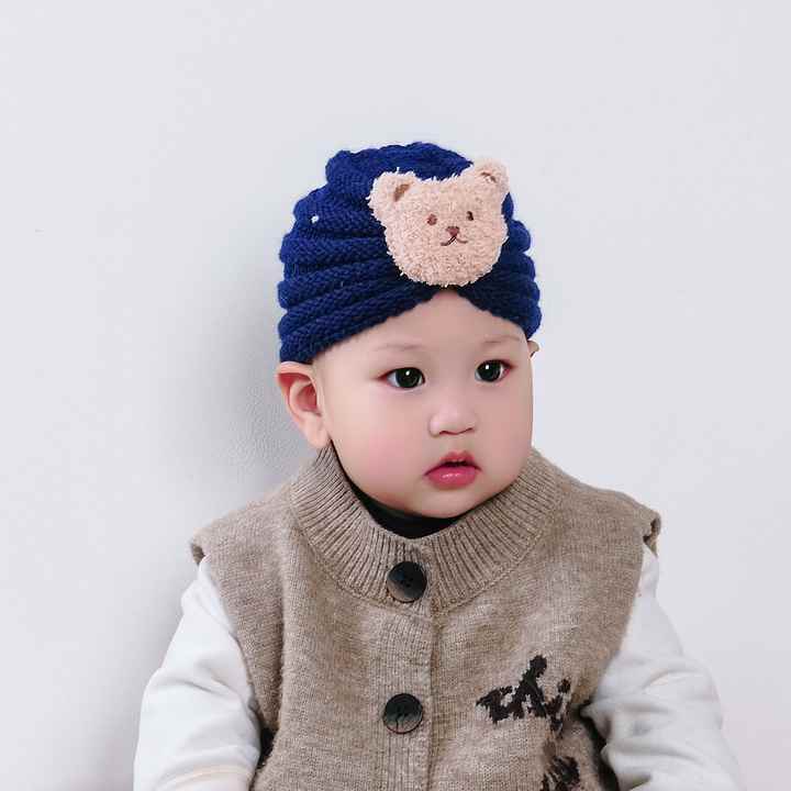 Knotted baby hats for little girls