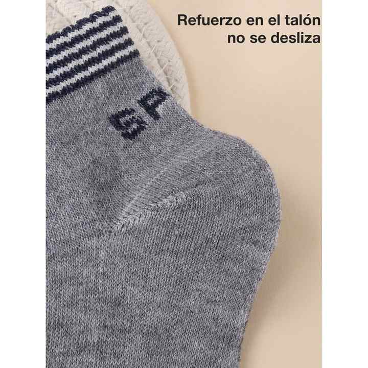 Marriage of cotton sports socks.