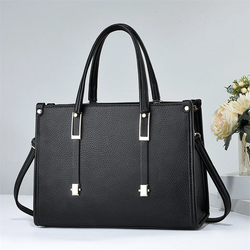 Elegant women's faux leather bag