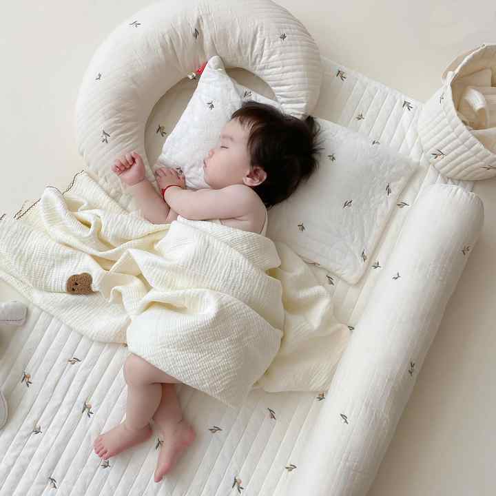 Newborn Organic Cotton Pillow Feeding