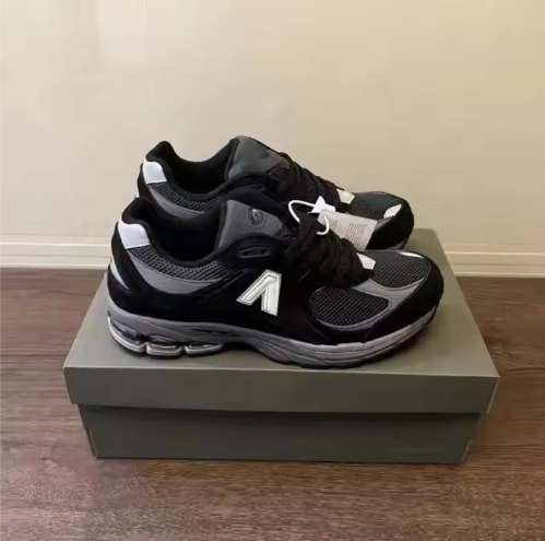 حذاء عالي الجودة من جلد الغزال