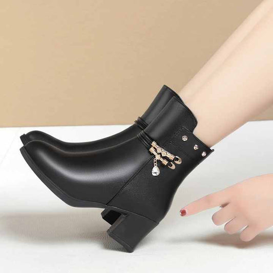 أحذية نسائية سميكة من الجلد الناعم