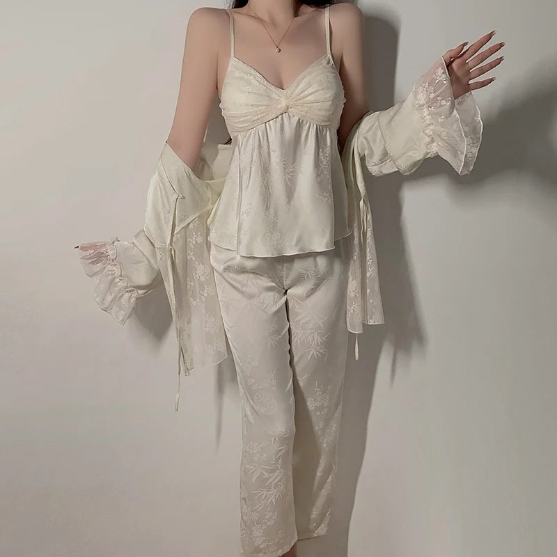 بيجامة نوم نسائية مثيرة