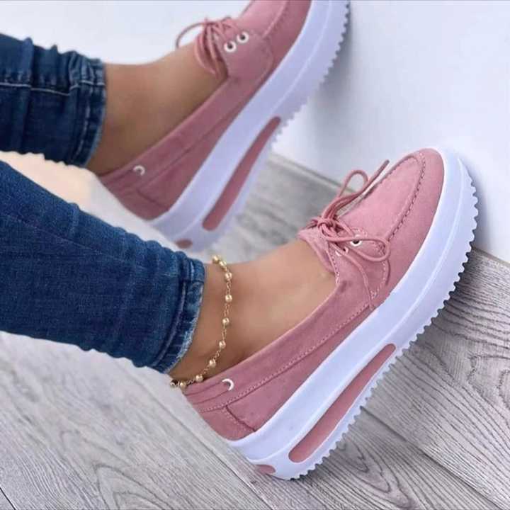 جوتي نسائي للطلعات و العمل