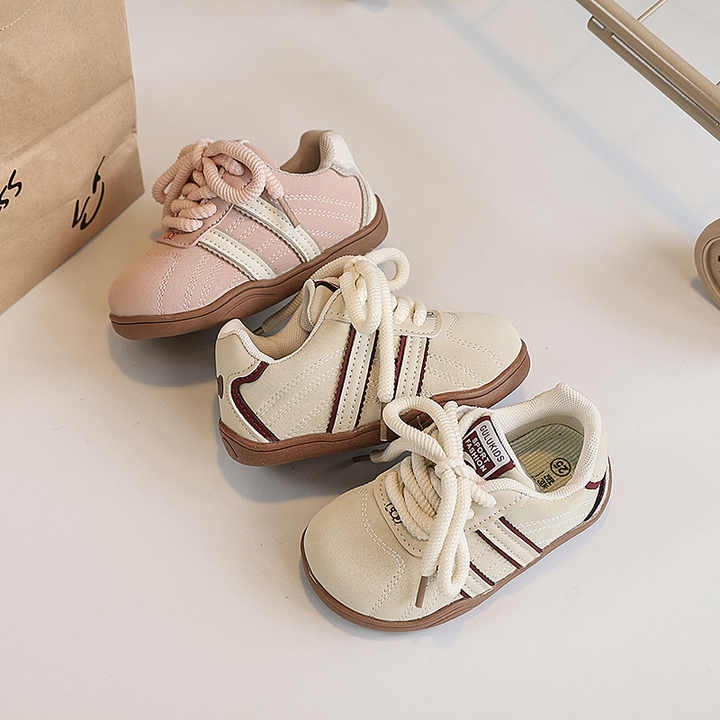 Girls' casual sneakers