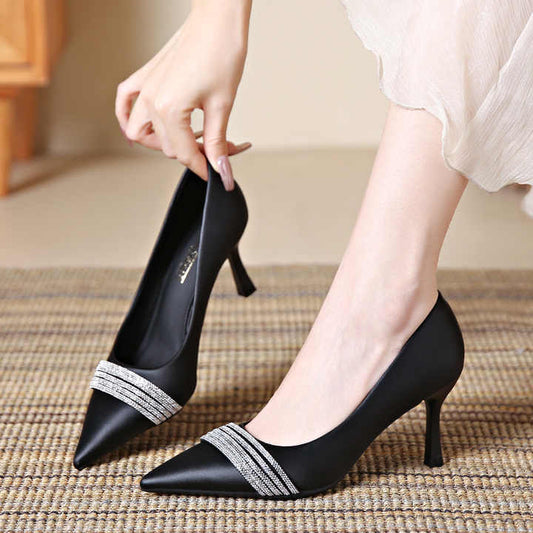 كعب نسائي أنيق