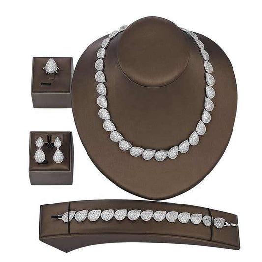 مجموعة مجوهرات و طقم