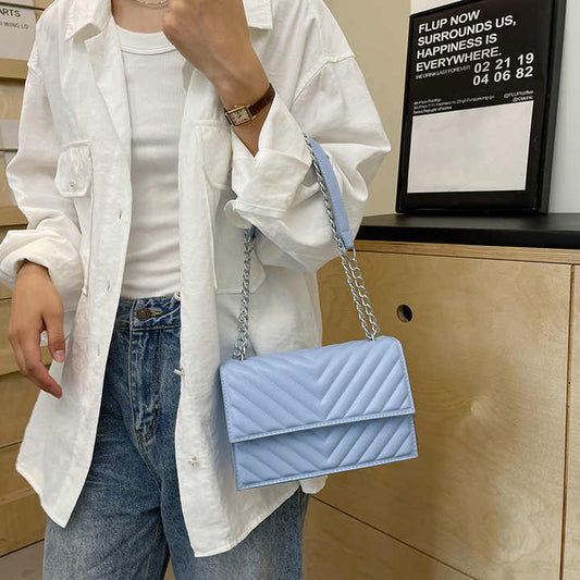 حقيبة يد كبيرة عصرية - Fashionable and trendy large handbag