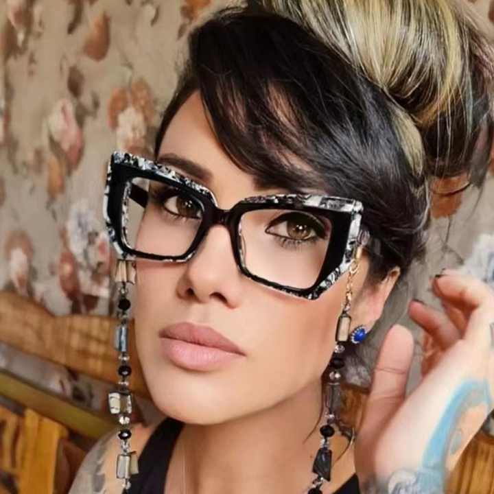 نظارات طبيه نسائيه