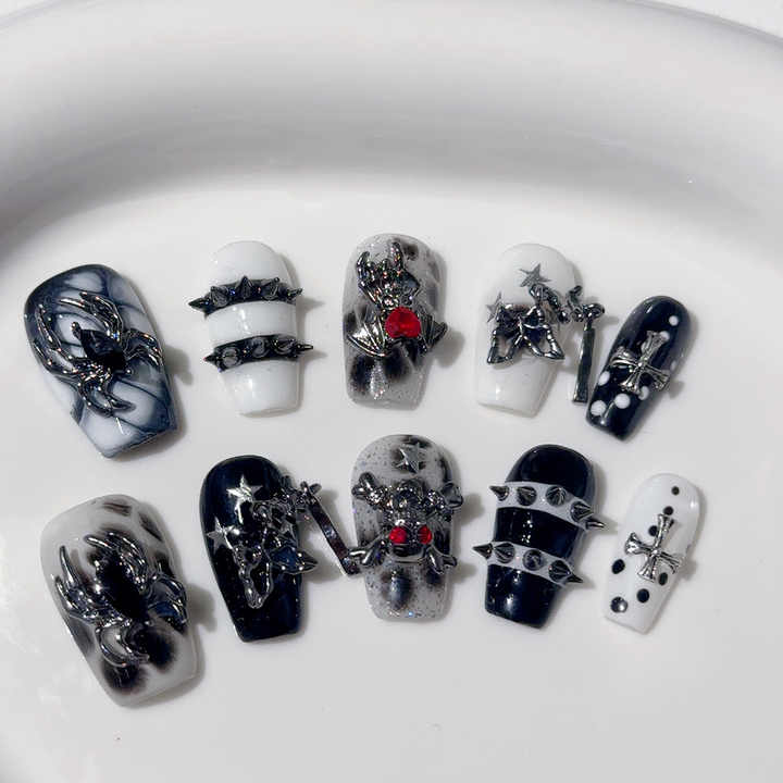 Spider nail art