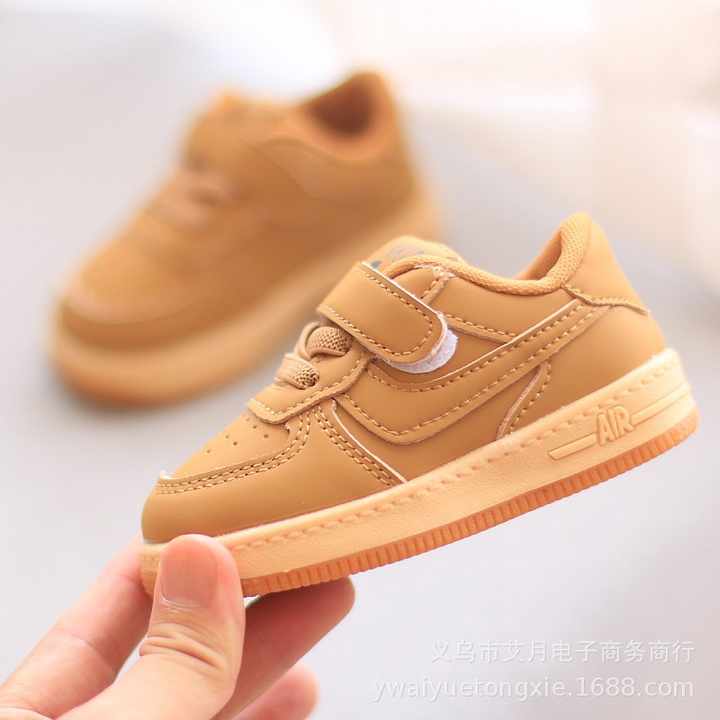 أحذية أطفال أنيقة جديدة بتخفيضات كبيرة على . New stylish children's shoes at great discounts on