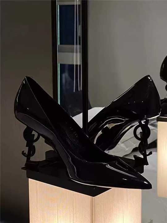 Women's high heel shoes