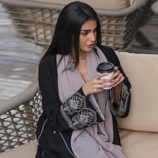 عبايات سودا نسائيه انيقه