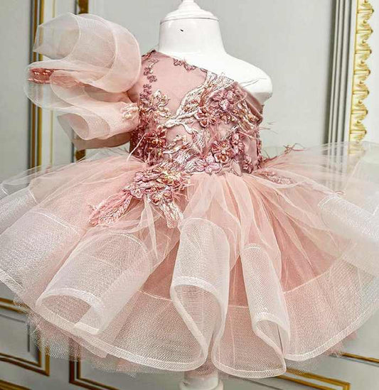 فستان قصيرة مزينة بالزهور