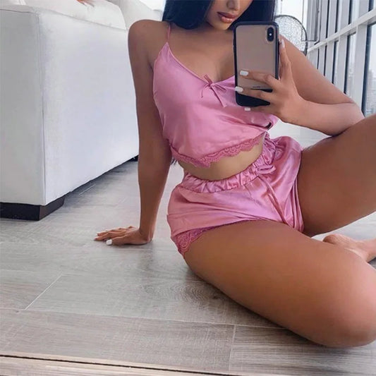 بيجامة نوم نسائية مثيرة