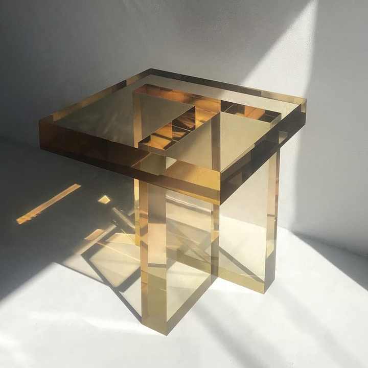 Table.. طاولة