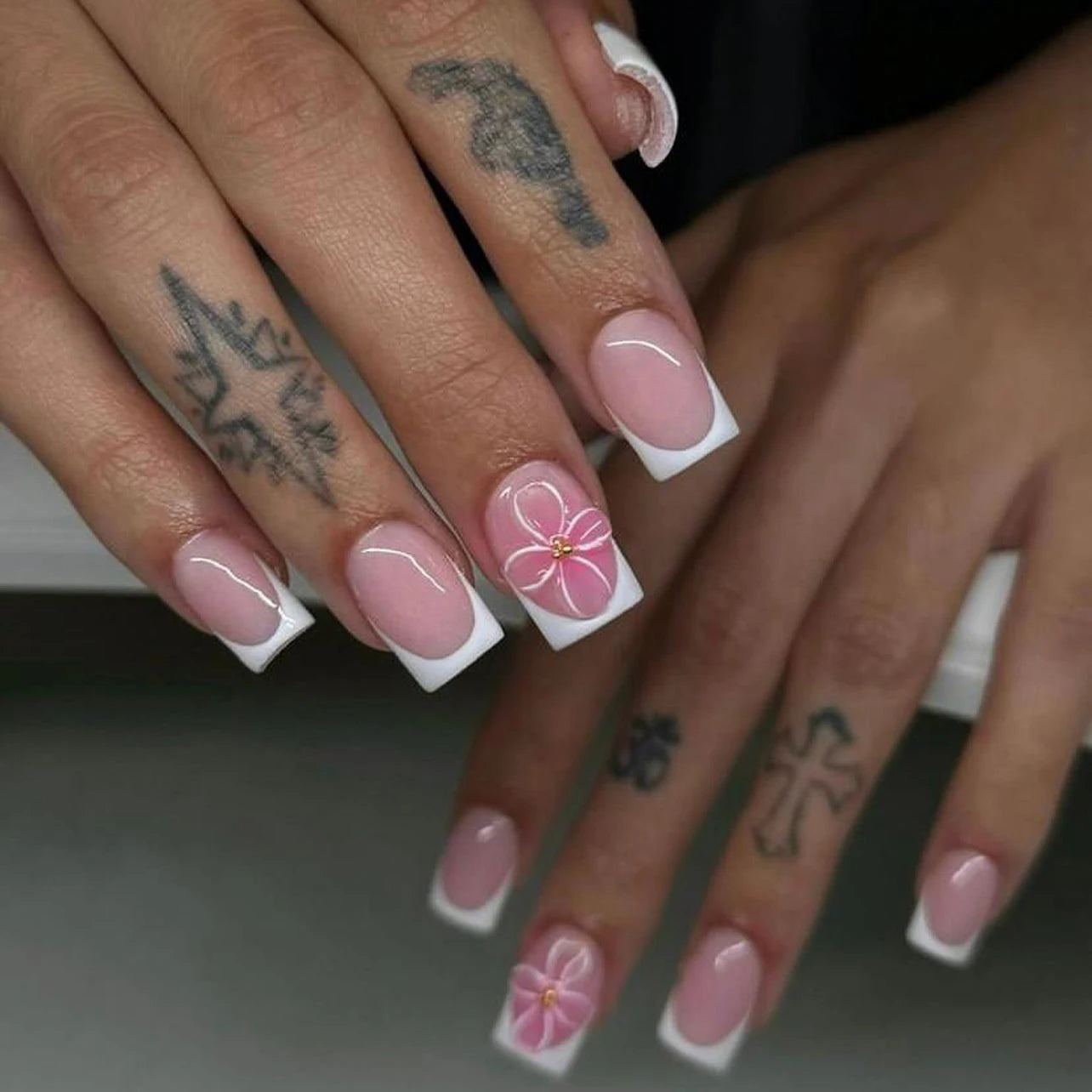 Short square fingernails
