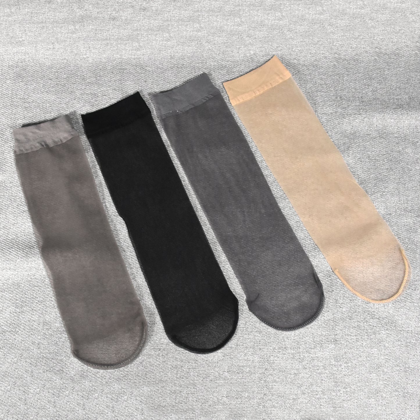 جوارب نسائية قصيرة