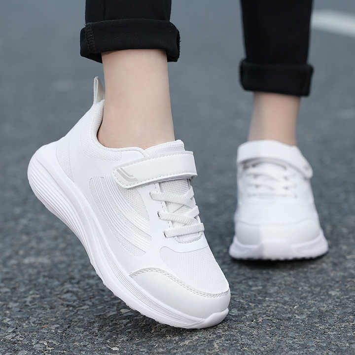 أحذية رياضية جديدة عالية الجودة . New high quality sneakers
