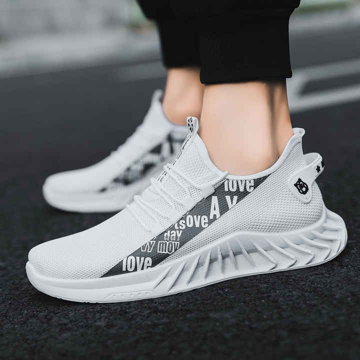 Fashionable casual sneakers