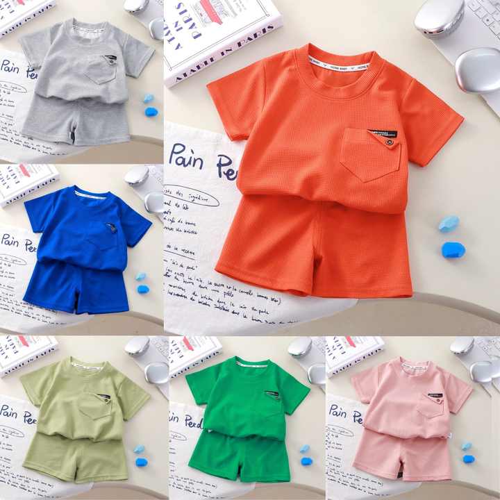 ملابس رياضية صيفية أنيقة غير رسمية للأولاد . Boys and girls summer casual stylish sportswear
