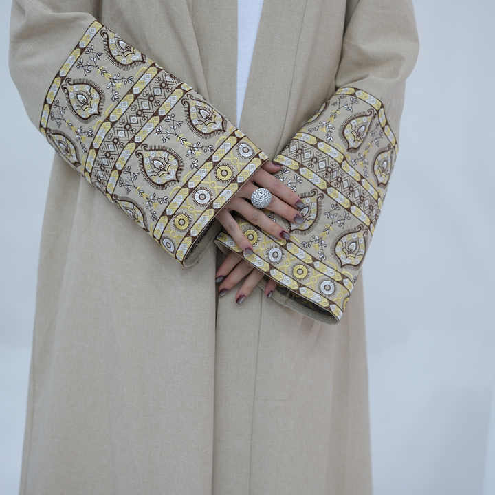 عبايات نسائيه ملونة