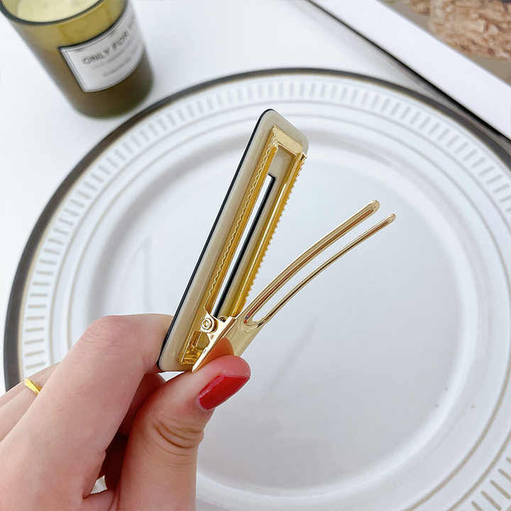 New hairpin with acetic acid