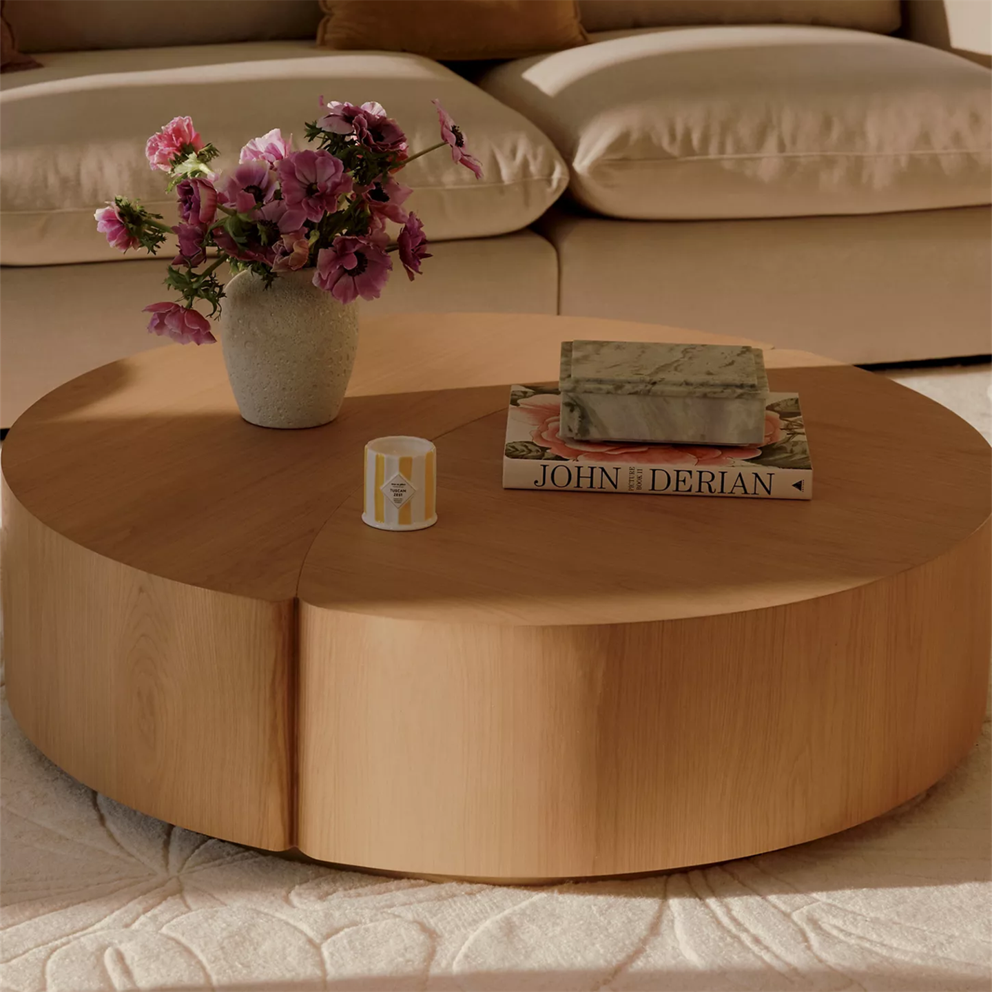 طاولة خشبية فاخرة