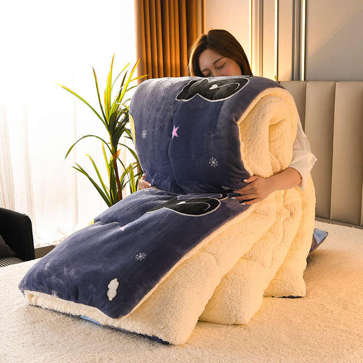 لحاف صوف الضأن السميك الدافئ ، لحاف من . Thick warm lambswool quilt, soft chemical fiber quilt,