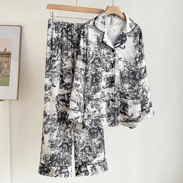 Women's long-sleeved pajamas