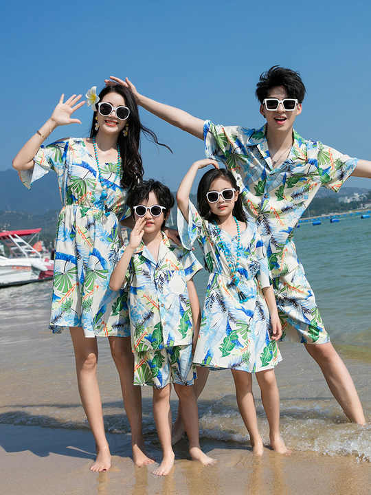 ملابس متناسقة للعطلة العائلية Matching Outfits for Family Holiday