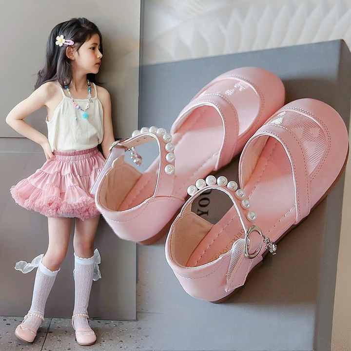Girls' strappy sandals