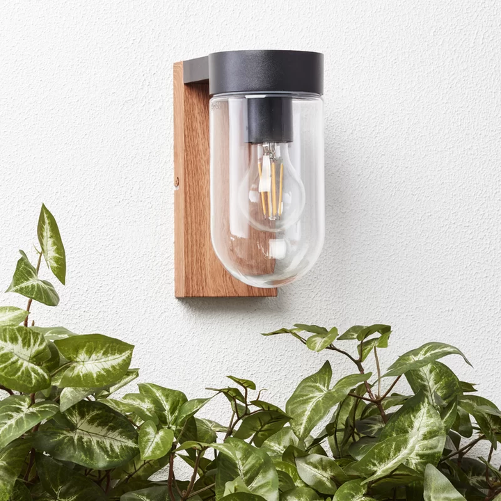 Wall lamp with borders