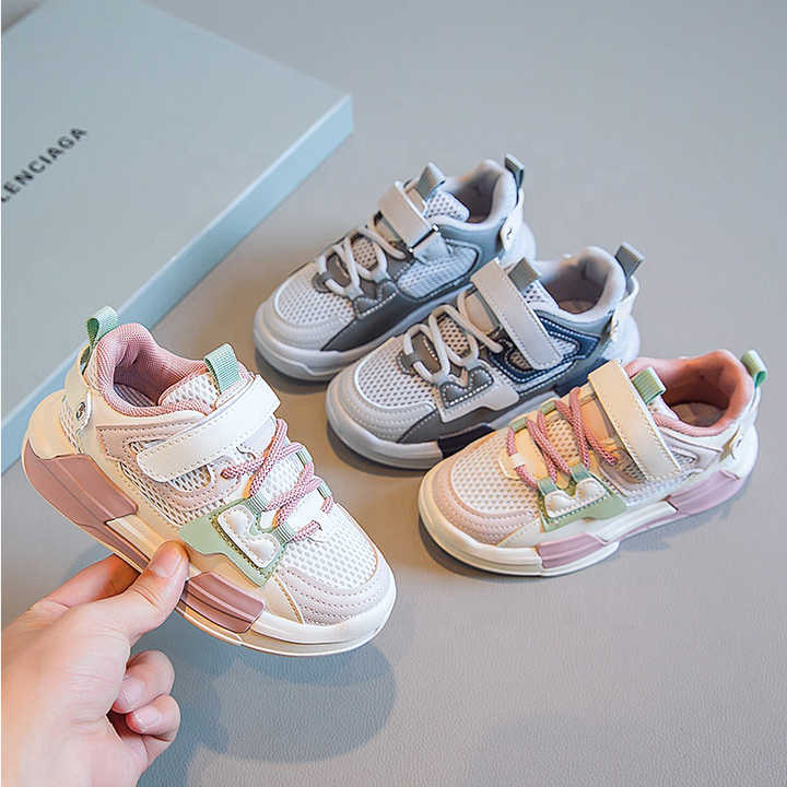 أحذية رياضية جديدة عالية الجودة . New high quality sneakers