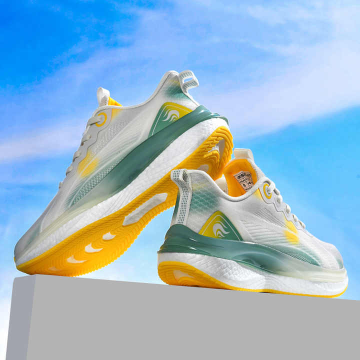 Men's running shoes . احذيه رجاليه لركض