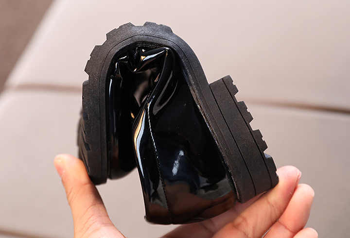 girls flat shoes