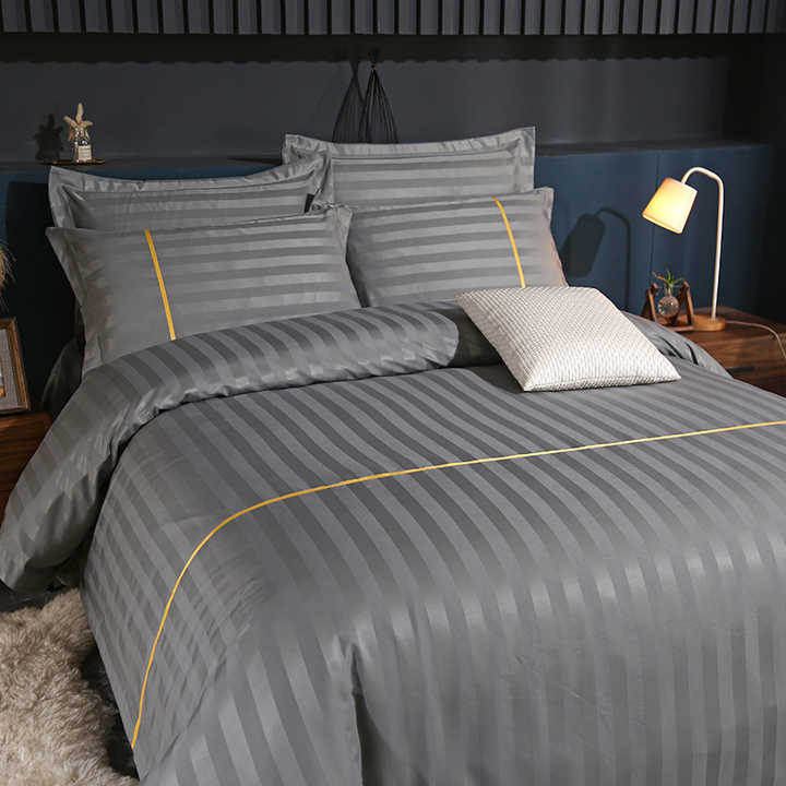 مجموعة غطاء لحاف بشريطي حديث للفنادق . Modern Luxury Hotel Stripe Duvet Cover Set Available in