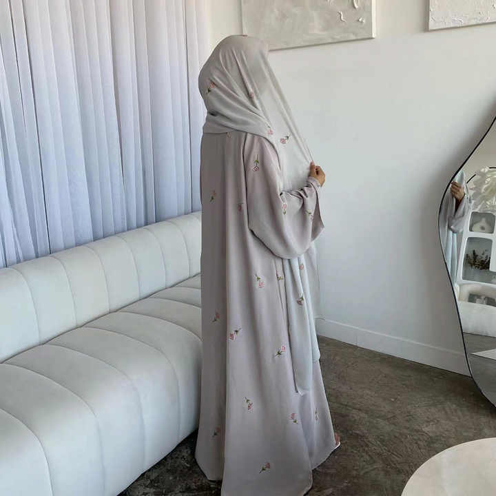 عباية ملونة نسائية محتشمة