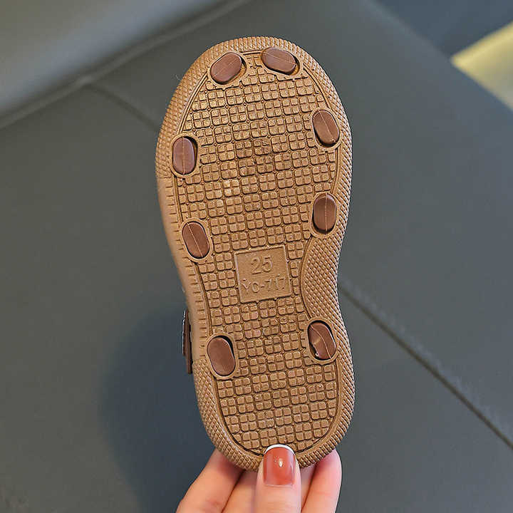 Girls' lightweight sandals