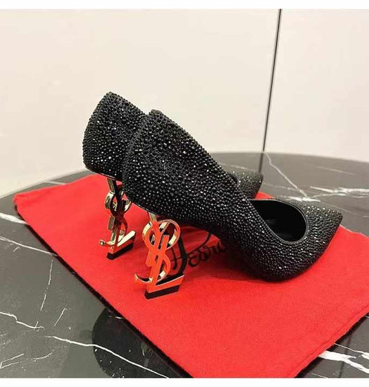 كعب نسائي بكعب عالٍ أوروبي وأمريكي