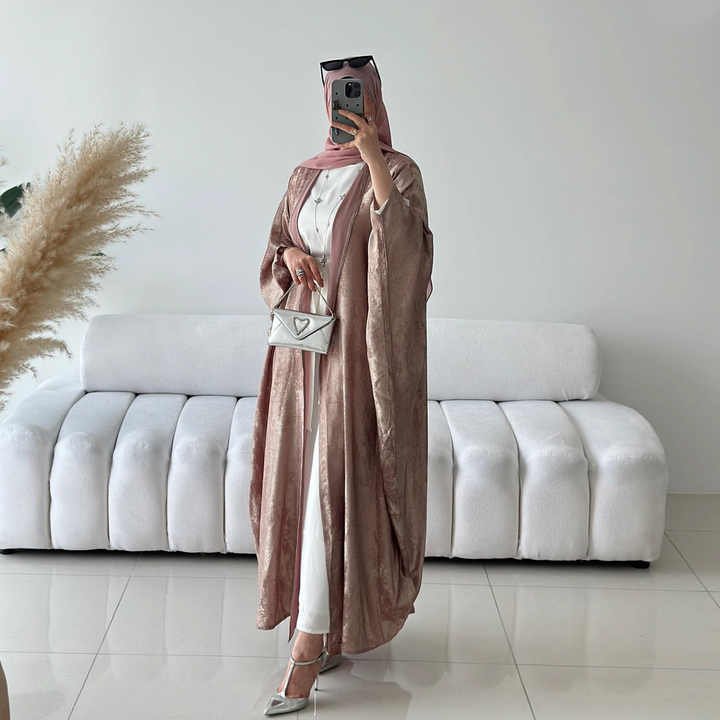 عبايات ملونة انيقه و عصريه
