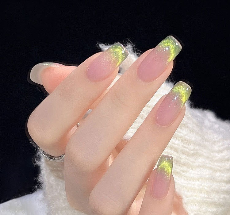 طلاء الأظافر الامع