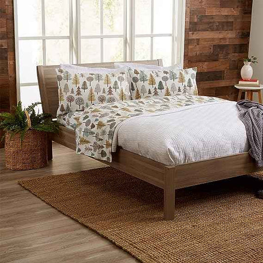 مجموعة ورق ميكروفايبر فائقة النعومة بطبعة لودج . Ultra-soft microfiber lodge print 4-piece sheet set.