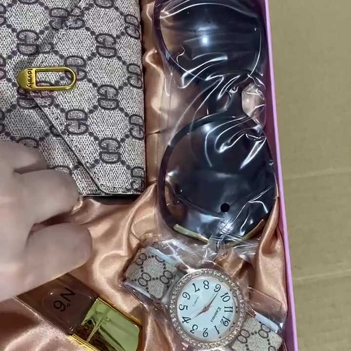 مجموعة ساعات نسائيه