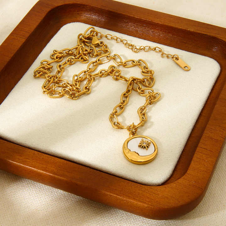 European style women's necklace