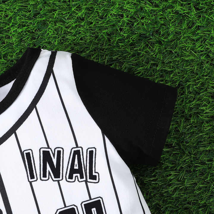أطقم ملابس للأولاد من عمر 6 أشهر-3 أعوام بسعر . Factory wholesale 6 months-3 years old boys clothing