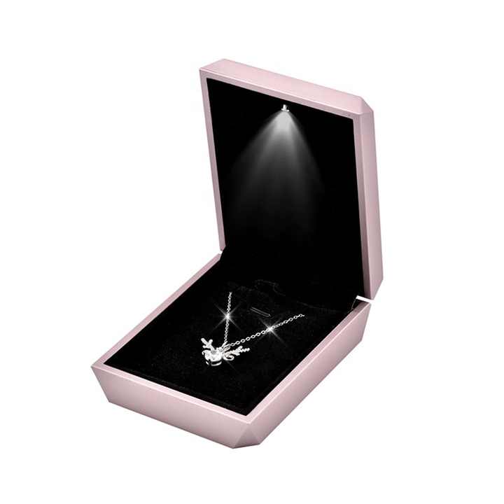 LED مضاءة قلادة حلقة القرط هدية مربع الزفاف . LED Lighted Necklace Ring Earring Gift Box Wedding